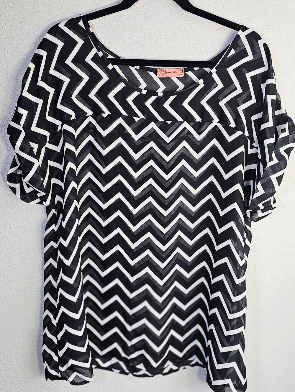 Spoiled Black White Chevron Sheer Blouse Top Plus Size 1X Short Sleeve Flowy